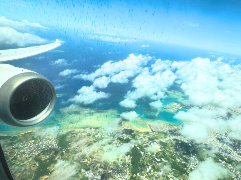 那覇上空の機内から